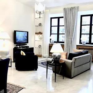 Mondrian Luxury & Market Square Iv Hotel apartamentowy